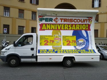 Camion con vela a Roma